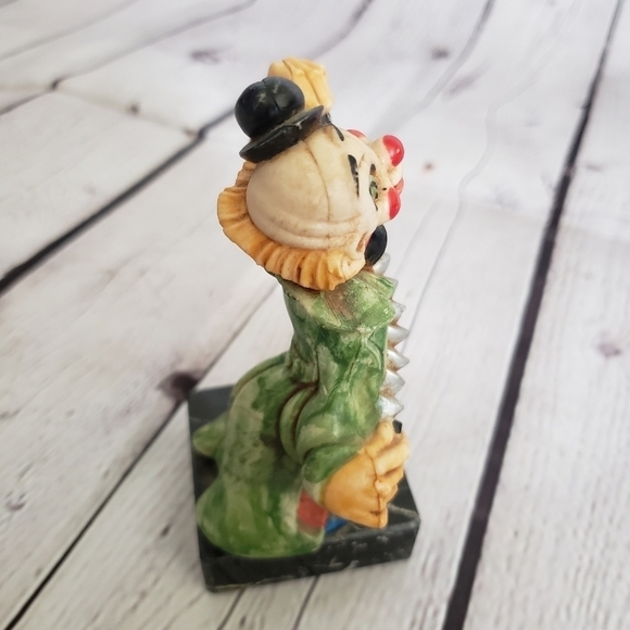 Vintage Clown Figurine Carrara Marble Base Made in Italy Playing Accordion - Picture 7 of 11